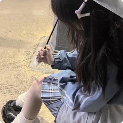 壁花女孩梦游中 海报